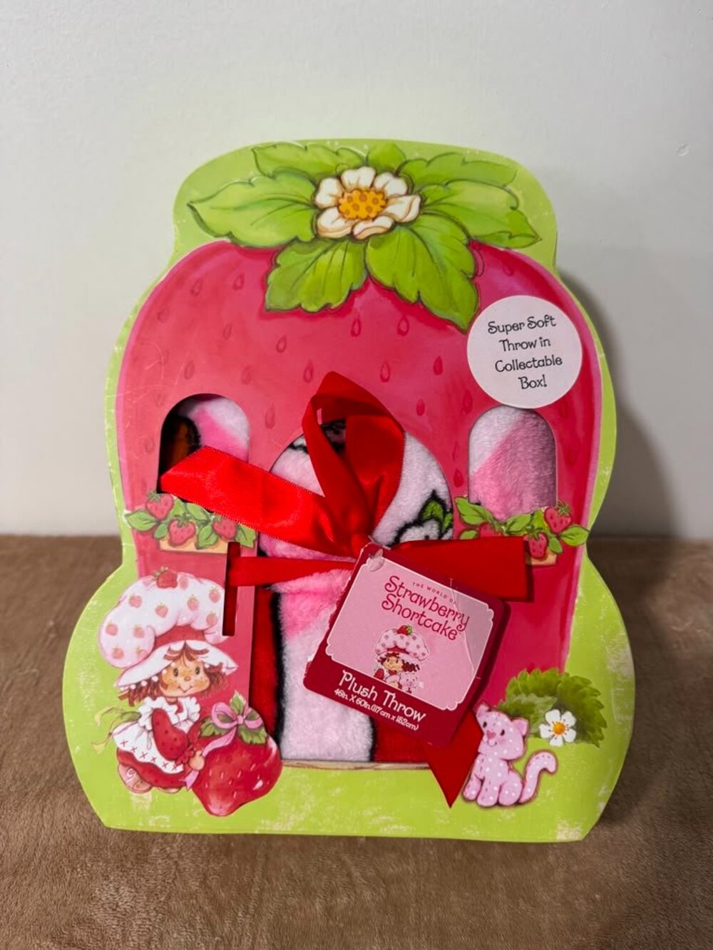 COLLECTIBLE BOX Strawberry Shortcake Fleece Blanket 46 in x 60 in